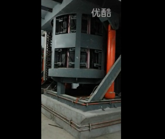 中頻爐冶煉現(xiàn)場(chǎng)視頻